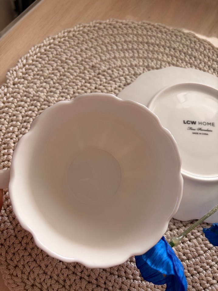 Beyaz Desenli Porselen Fincan ve Tabak - Görsel 4