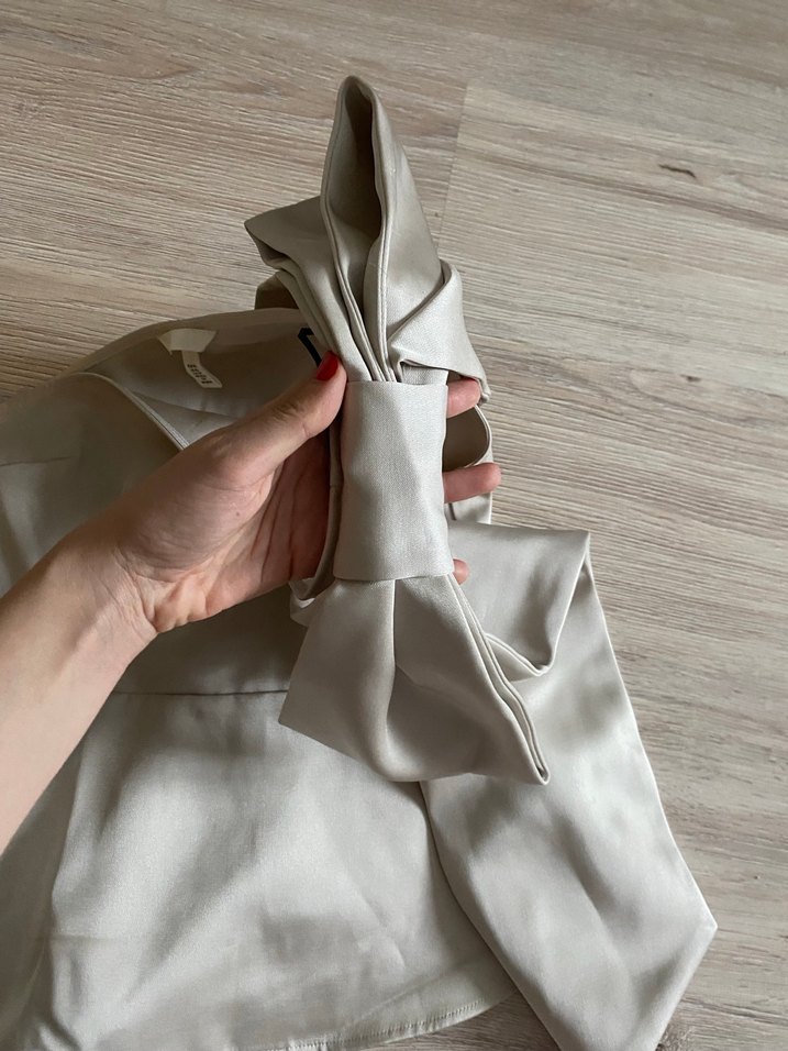 H&M bej fiyonklu bluz - Görsel 3