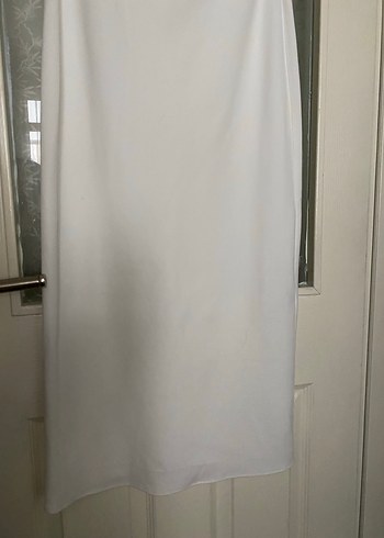 Tüy Detaylı Straplez Beyaz Uzun Elbise - Görsel 2