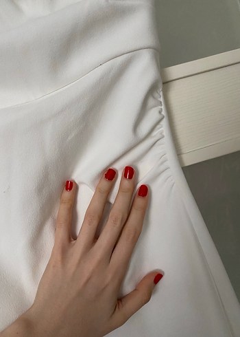 Tüy Detaylı Straplez Beyaz Uzun Elbise - Görsel 5