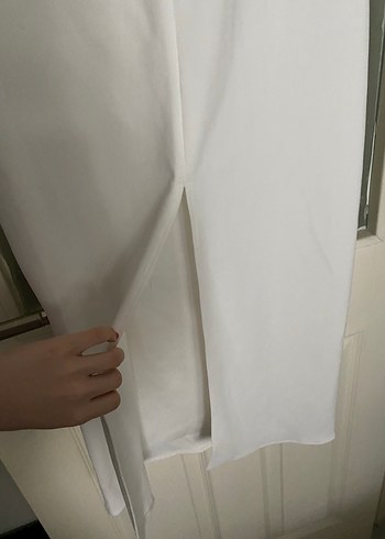 Tüy Detaylı Straplez Beyaz Uzun Elbise - Görsel 8