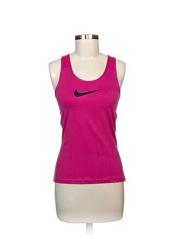Nike T-shirt %70 İndirimli.