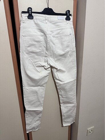 26 Beden beyaz Renk Koton beyaz kot pantolon (Fahriye Evcen koleksiyonundan)