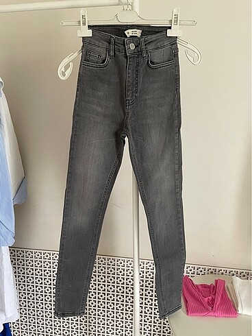 Gri jeans