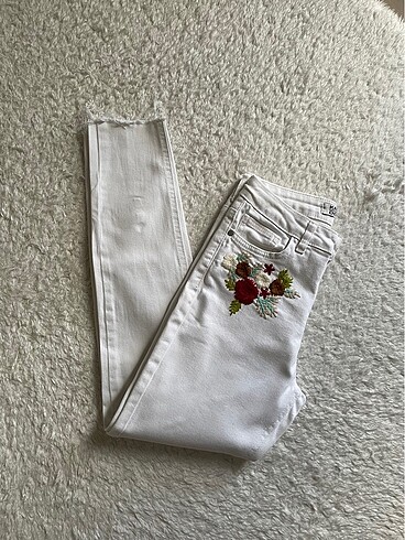 Nakışlı jeans