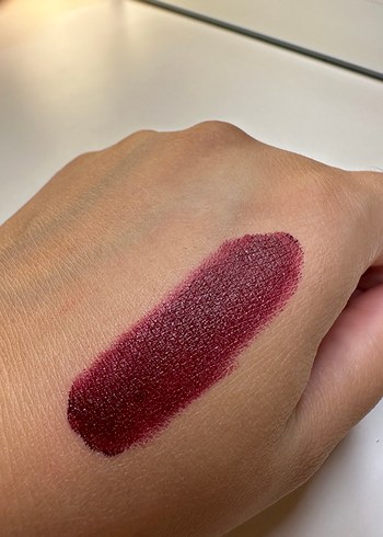  Beden Wet n Wild Cherry Bomb Ruj