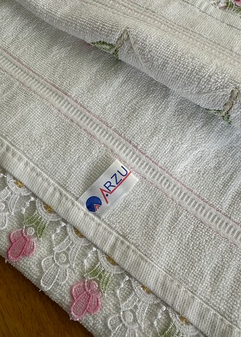 Diğer Pembe İşlemeli Nakışlı Havlu Seti
