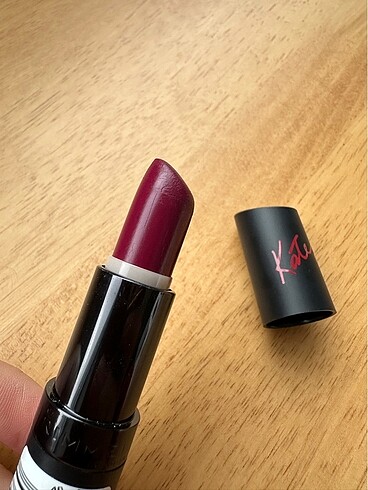 Beden Rimmel Kate Moss Ruj (No:32)