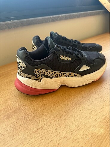 39,5 Beden Adidas Falcon W Spor Ayakkabı