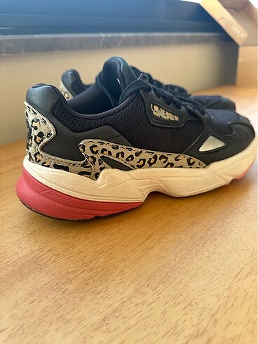 39,5 Beden siyah Renk Adidas Falcon W Spor Ayakkabı