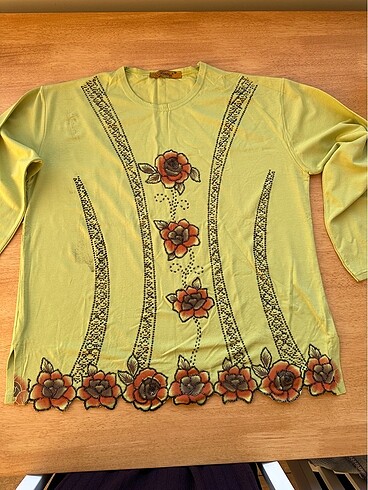 Yeşil Kabartmalı Desenli Bluz