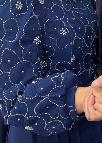 Uzun Kollu Nakışlı Lacivert Abiye Elbise - Görsel 3