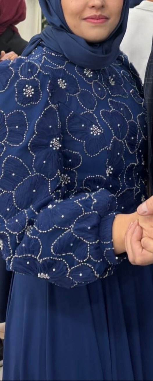 Uzun Kollu Nakışlı Lacivert Abiye Elbise - Görsel 3