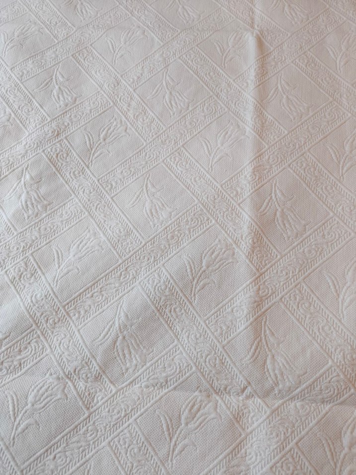 Nakışlı Beyaz Yatak Örtüsü - Görsel 5