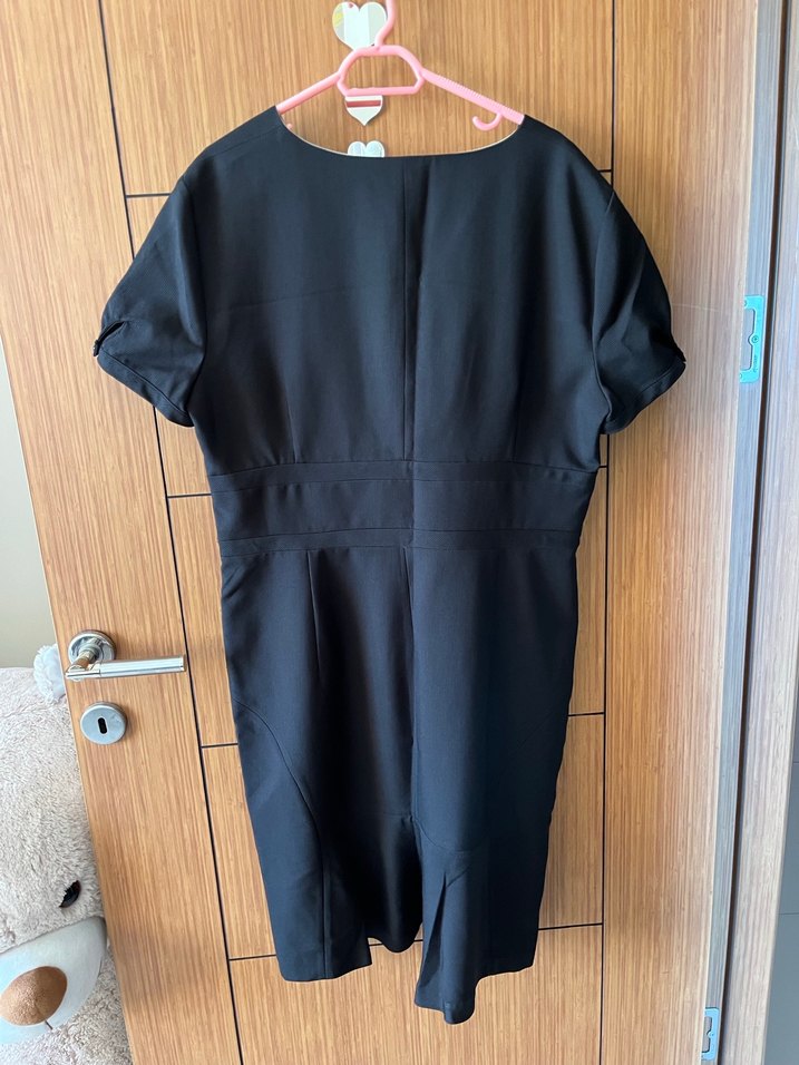 Siyah V Yakalı Elbise - Görsel 3