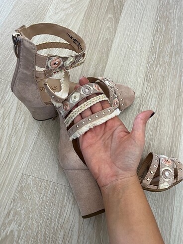 Deichmann Temiz kullanılmıştır