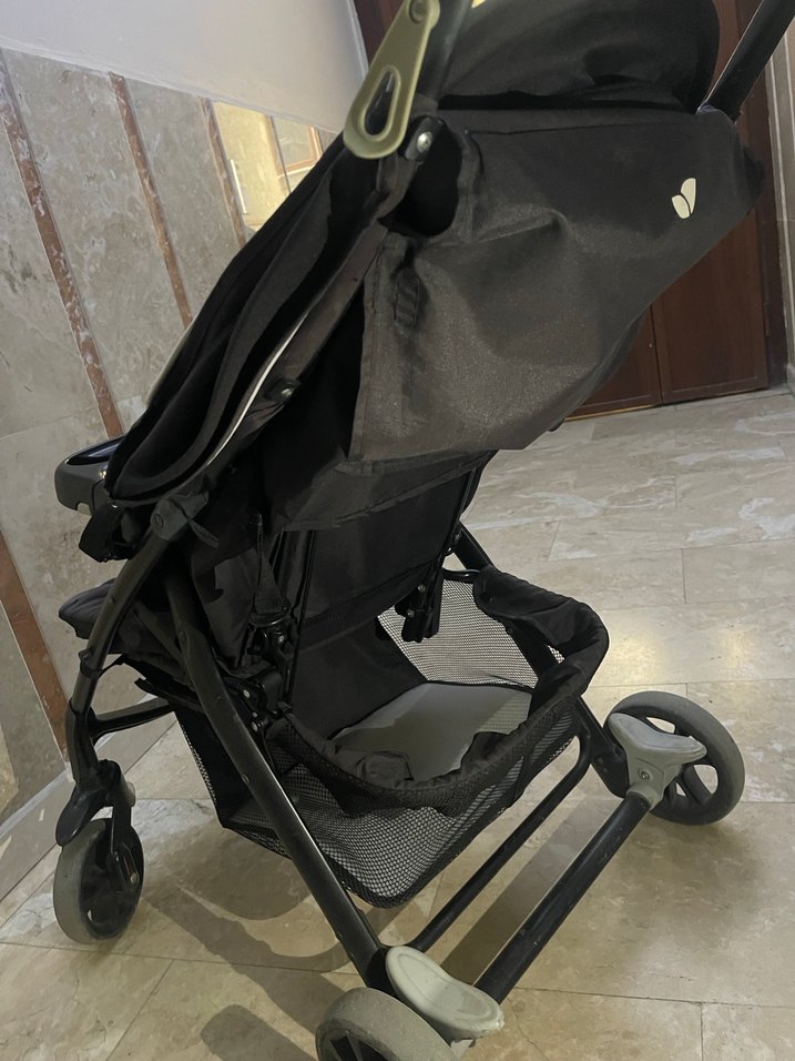 Siyah Bebek Arabası - Konforlu ve Pratik - Görsel 4