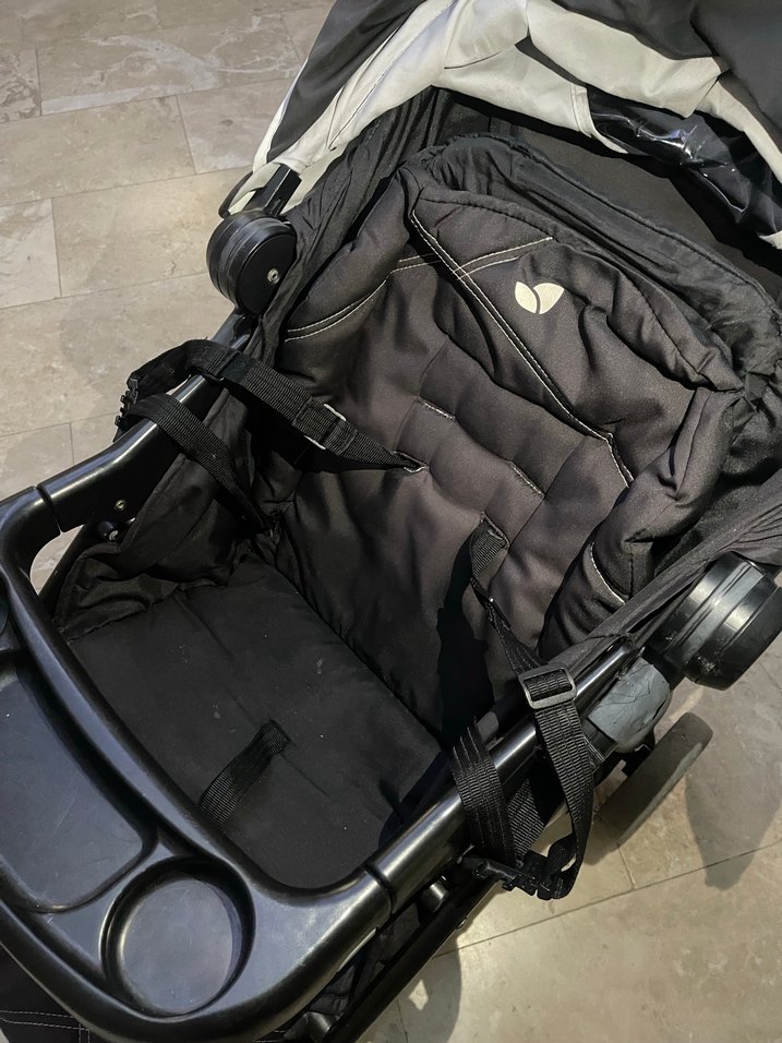 Siyah Bebek Arabası - Konforlu ve Pratik - Görsel 2