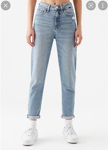 Mavi jeans star mom model