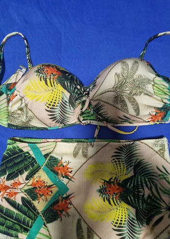 l Beden Çiçek Desenli i Bikini Takımı