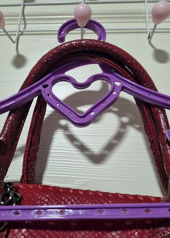 Bordo Deri Yılan Desenli Zincir Detaylı Kadın Çanta - Görsel 7