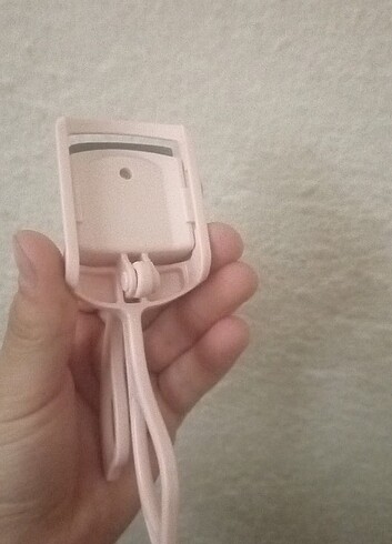 Elektrikli ısıtmalı kirpik kıvırıcı 