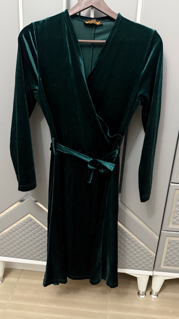 Kadın Koyu Yeşil Uzun V Yakalı Elbise - Görsel 2