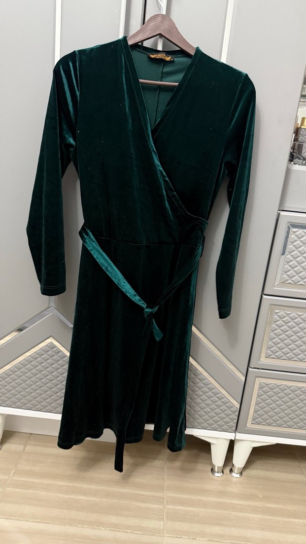 Kadın Koyu Yeşil Uzun V Yakalı Elbise - Görsel 4