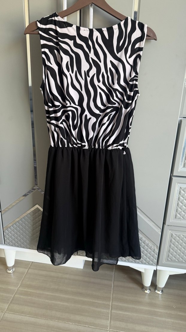 Zebra Desenli Pilili Midi Elbise - Görsel 4