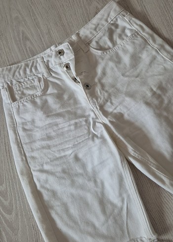 Düğmeli Beyaz Mini Kot Şort - Görsel 2