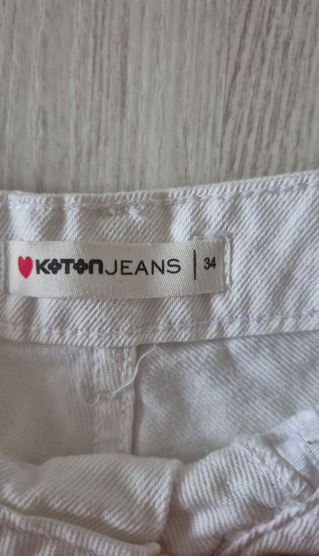 Düğmeli Beyaz Mini Kot Şort - Görsel 4