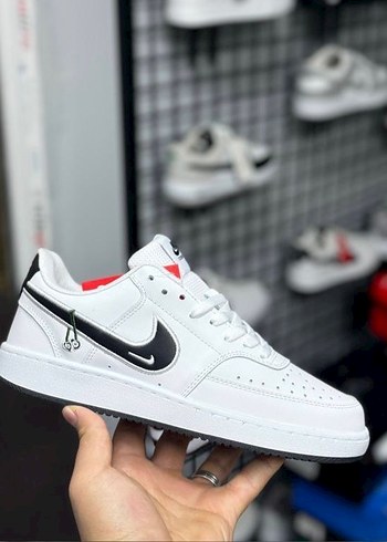 Beyaz Nike kirazlı model Kadın Spor Ayakkabı