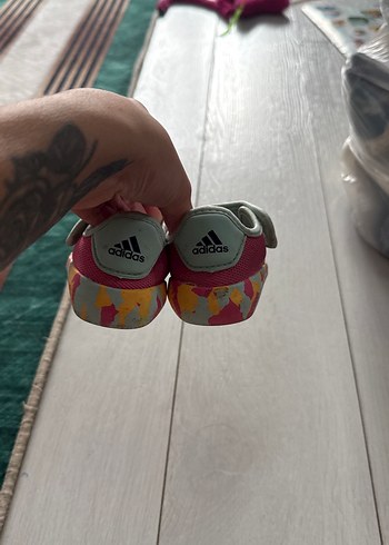25 Beden Adidas 25 numara çok az giyildi yepyeni