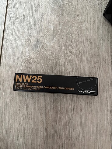 MAC Concealer