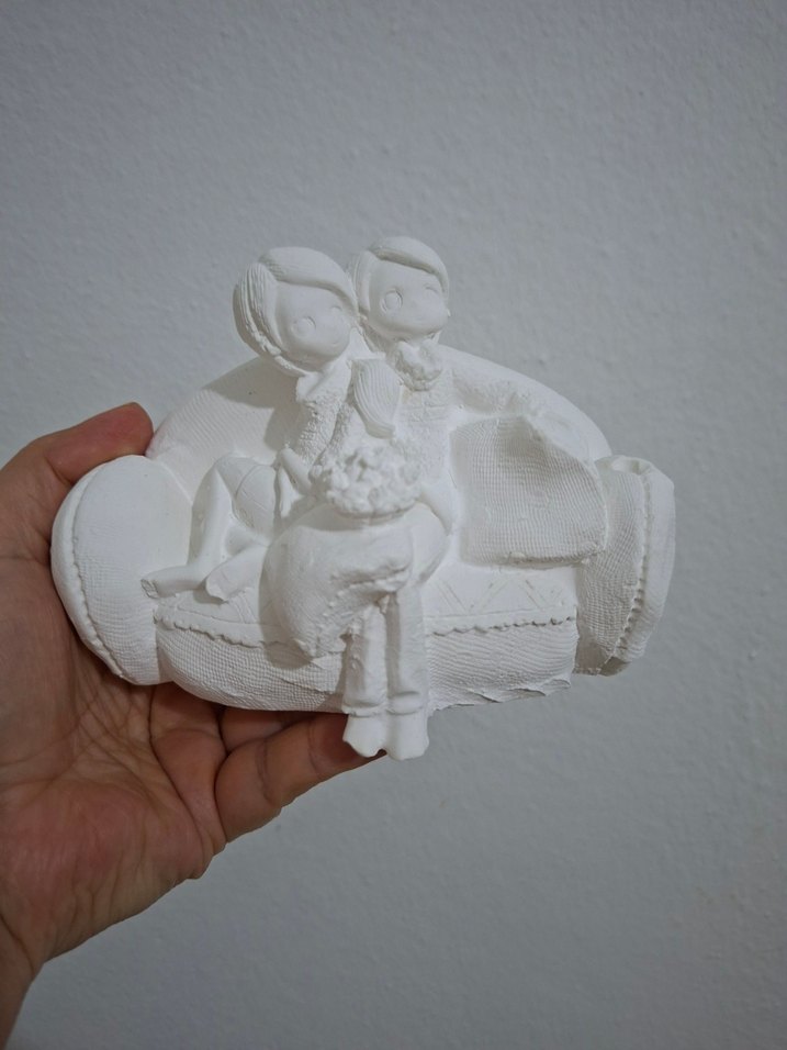 Beyaz oturan çift figürin - Görsel 2