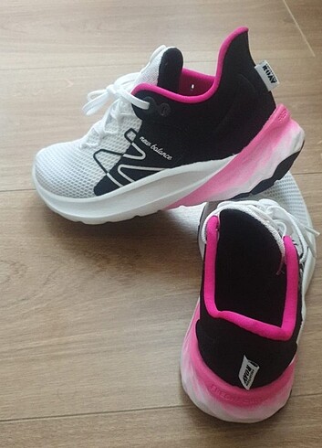 30 Beden beyaz Renk New Balance Kız çocuk spor ayakkabı