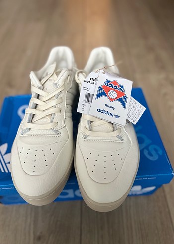 Adidas Beyaz Bağcıklı Spor Ayakkabı - Görsel 2