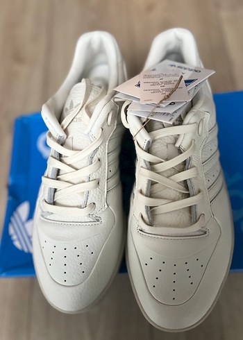 Adidas Beyaz Bağcıklı Spor Ayakkabı - Görsel 5