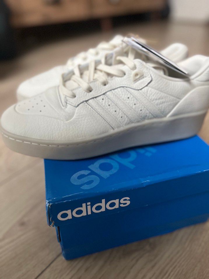 Adidas Beyaz Bağcıklı Spor Ayakkabı - Görsel 3