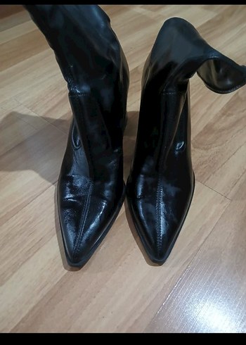 Siyah Deri Kadın Topuklu Streç Bot - Görsel 2