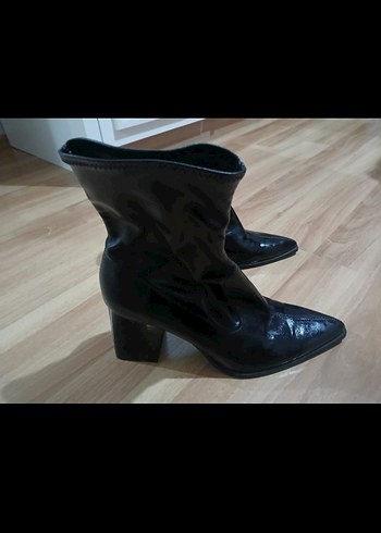 Siyah Deri Kadın Topuklu Streç Bot - Görsel 3