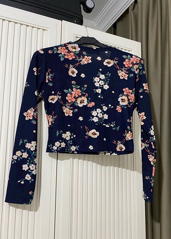 Çiçek Desenli V Yakalı Uzun Kollu Bluz - Görsel 2