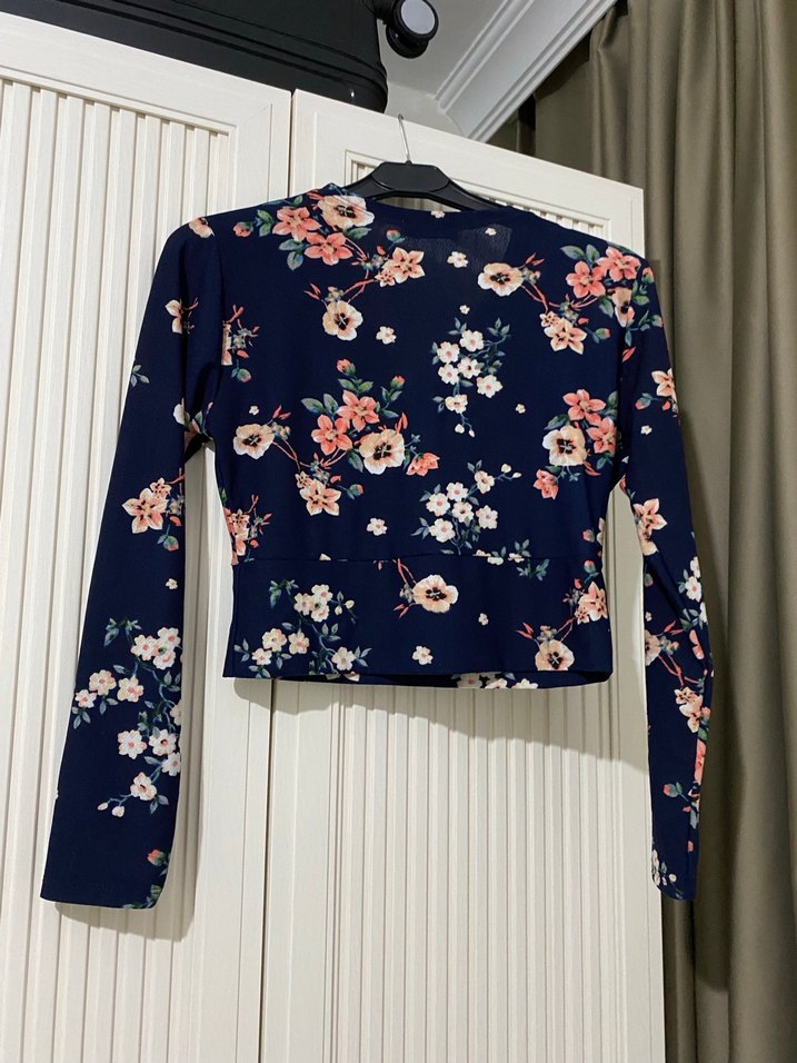 Çiçek Desenli V Yakalı Uzun Kollu Bluz - Görsel 2