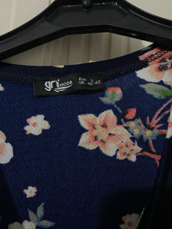 Çiçek Desenli V Yakalı Uzun Kollu Bluz - Görsel 3