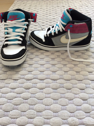 Nike Ruckus Mid