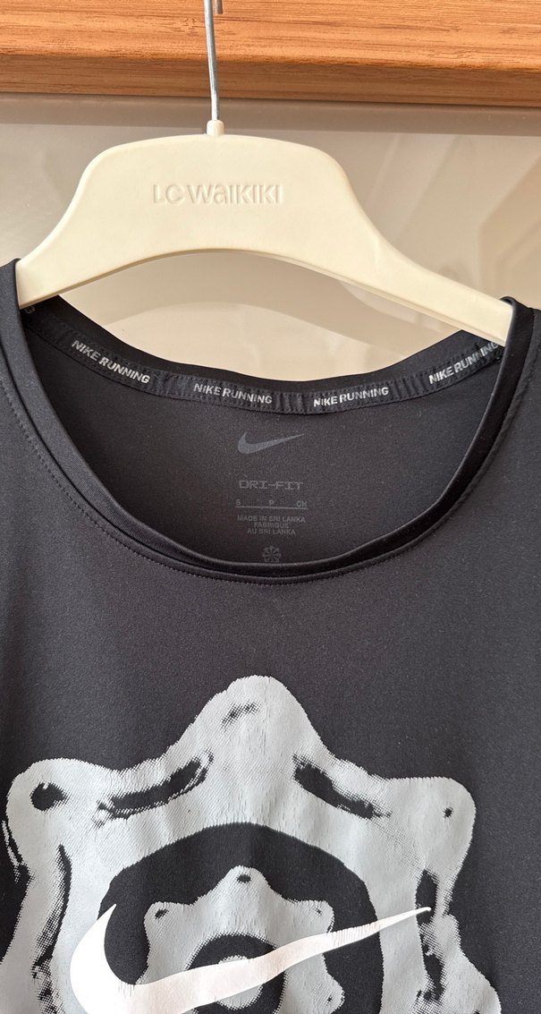 Nike siyah koşu tişörtü - Görsel 2