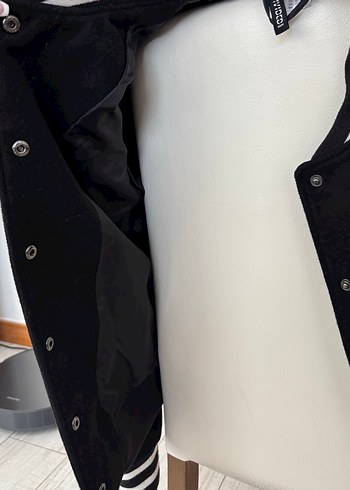 42 Beden siyah Renk H&M Nakışlı Siyah Ceket
