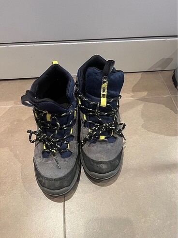 Quechua Quechua su geçirmez bot 35 numara decathlondan alındı tek sezon