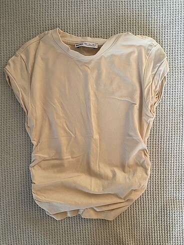 Krem rengi crop
