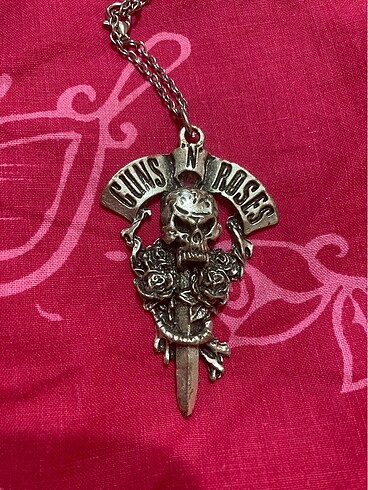  Beden gri Renk guns n roses kolye
